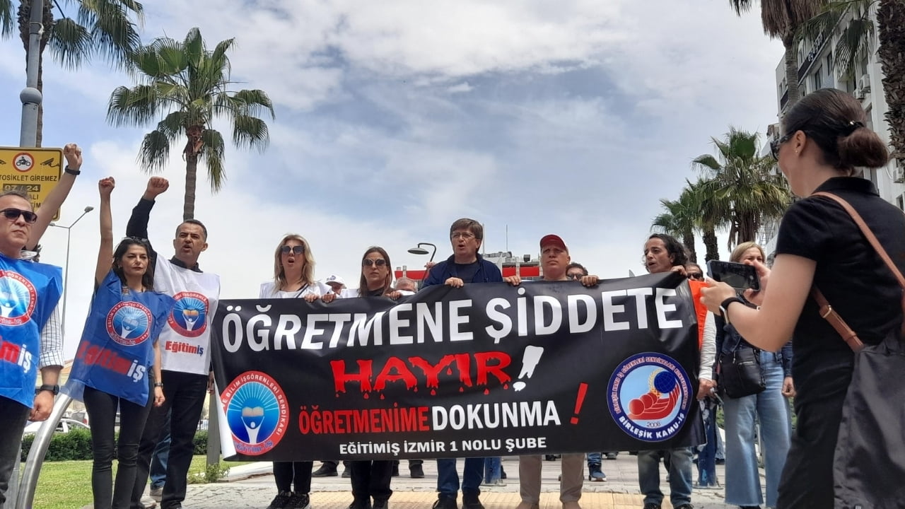 Öğretmenlerden 10 Mayıs günü eylem yaptı